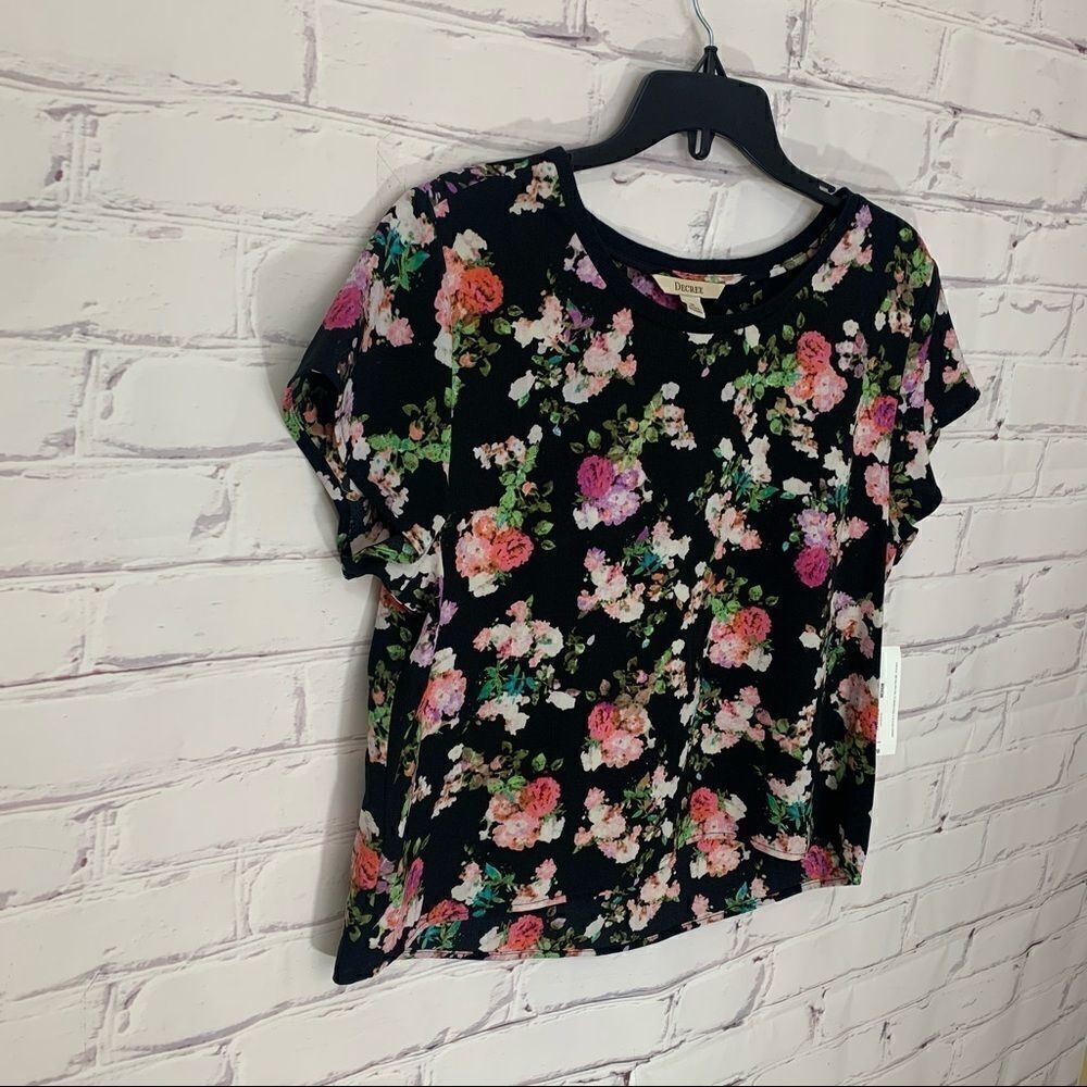 ‎Decree medium top - BNWT!